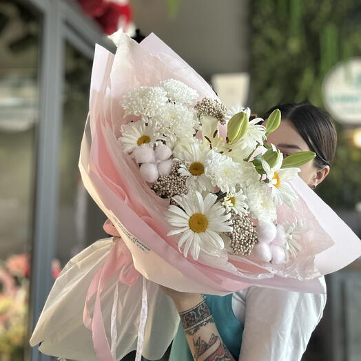 Нежный букетик с лилией и ромашками🌸