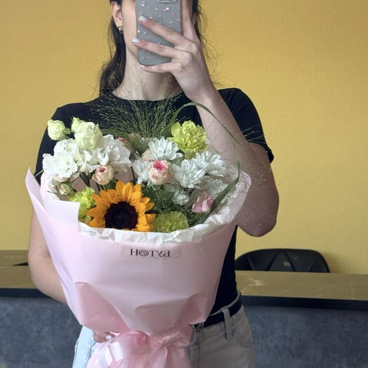 Букет с подсолнухом