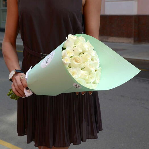 Bouquet of 21 roses "White Kenya" GREEN