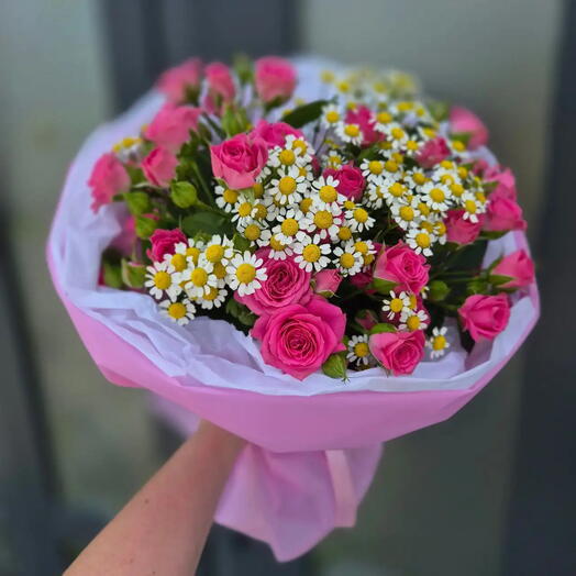 Малиновые кустовые розочки и ромашки 🌸💓💕