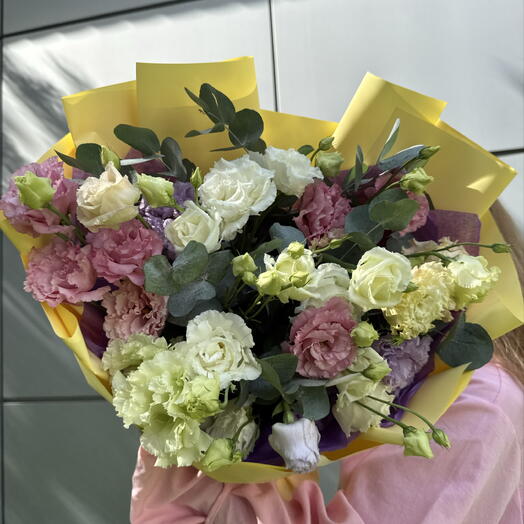 Авторский пышный букет из стойких эустом с ароматным эвкалиптом 💐🌸