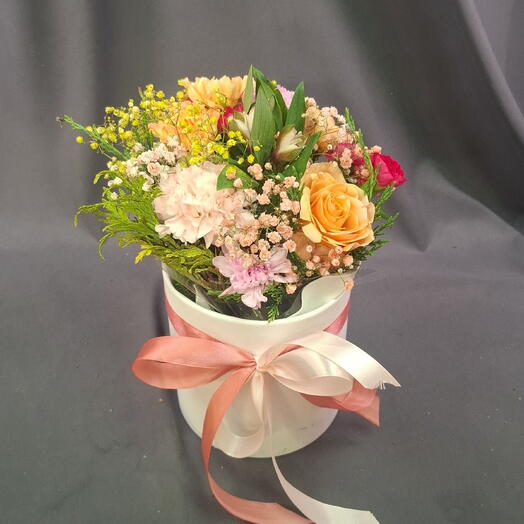 Шляпная коробка летних цветов 💐