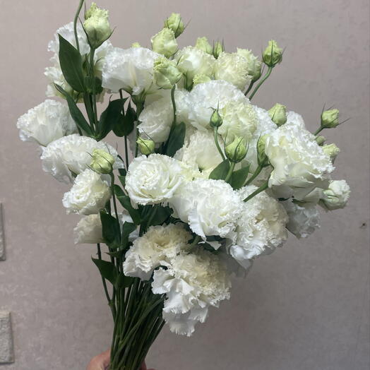 Букет из 9 ажурной эустомы