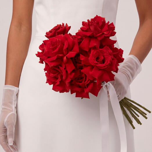 Букет невесты из 13 французских алых роз от XOFLOWERS