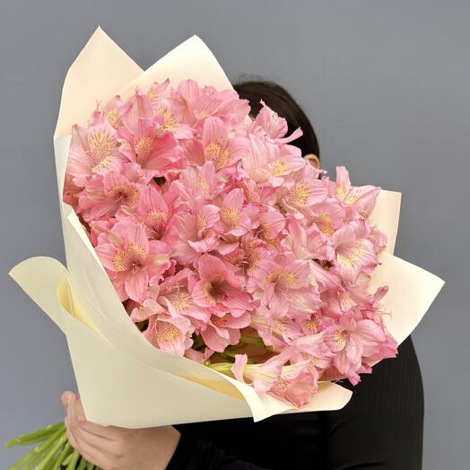 Нежный букет из розовых Альстромерий🌸