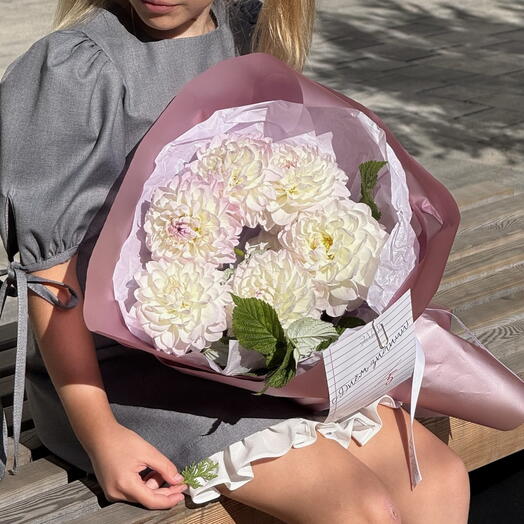 Букет в садовом стиле из георгинов 💜