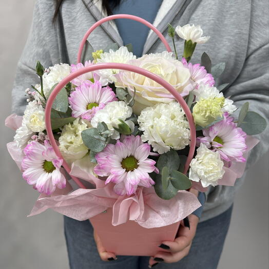 воздушная цветочная композиция