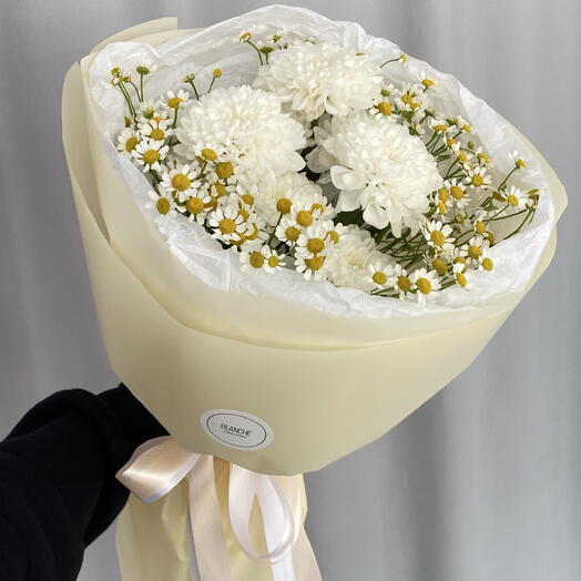 Букет-комплимент из кустовой хризантемы с ромашкой 🌼