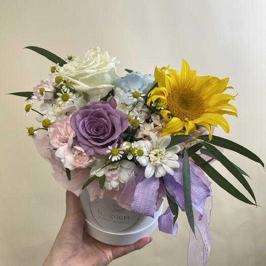 Композиция в коробке с подсолнухом