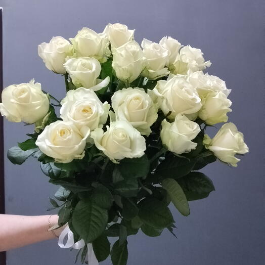 Монобукет из белых роз