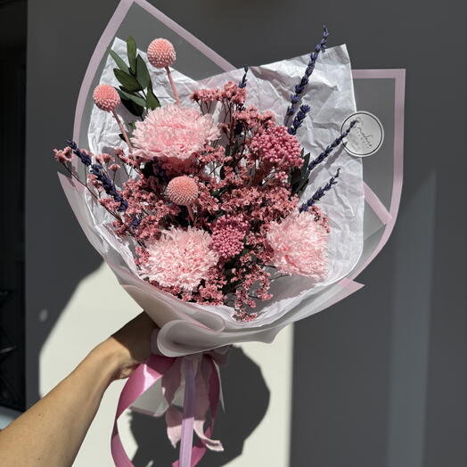 Букет из стабилизированных цветов с гвоздикой 🌸