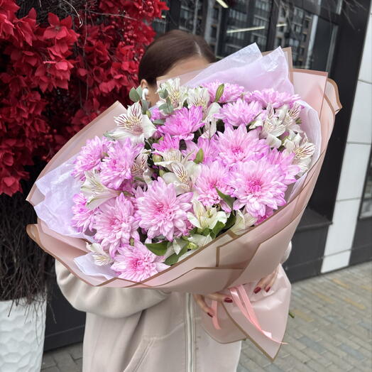 Нежный букет хризантем и альстромерий🌸