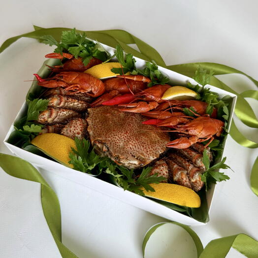 Бокс с крабом и раками