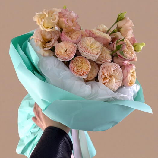 Tiffany Blush S: компактный букет с пионовидными розами Royal Blush