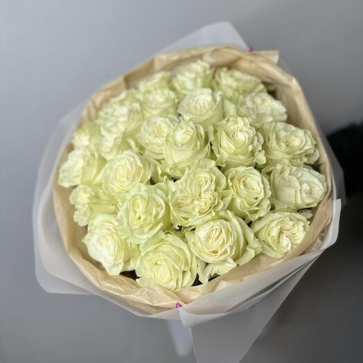 bouquet of 25 white mondial roses