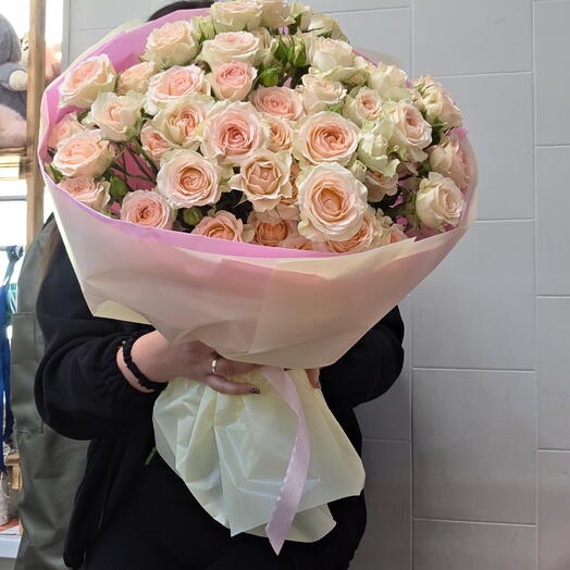 Букет из персиковых кустовых роз 🧡