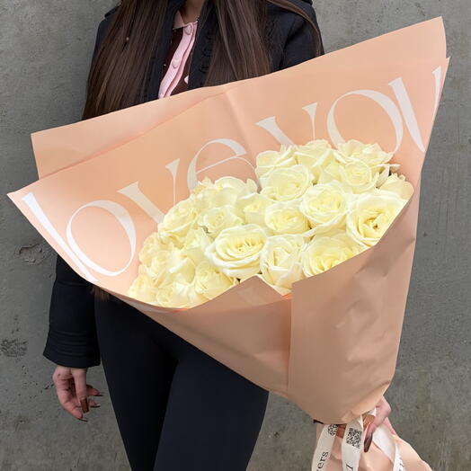 25 белых роз в упаковке LOVE YOU