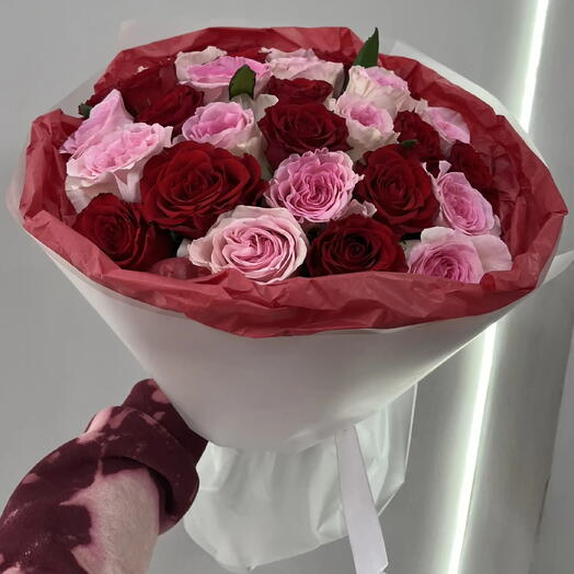 Моно букет микс роз 29 шт
