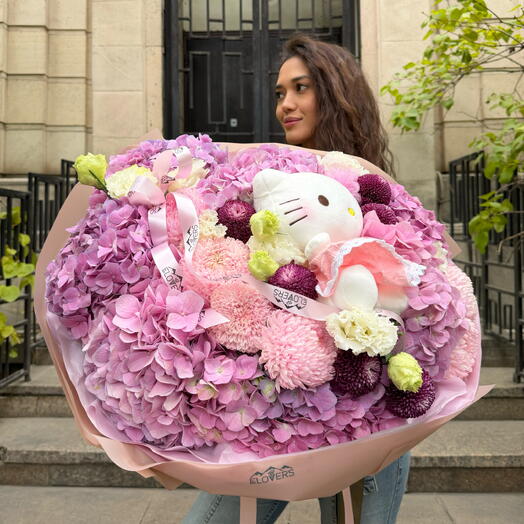 Bouquet with Hello Kitty toy