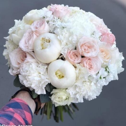 The bride's bouquet of peonies is replaced with a jule + blue oxypetalum