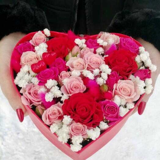 Flores en una Caja de Corazón