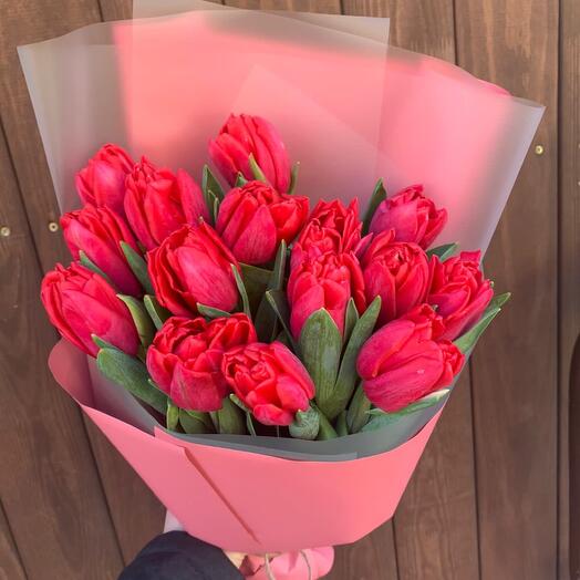 Букет пионовидных тюльпанов темно-красных
