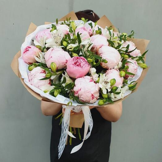 Ramo de Peonías y Alstroemeria