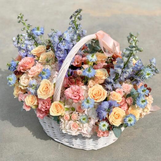 Корзина с цветами Luxury Flowers Ванильная