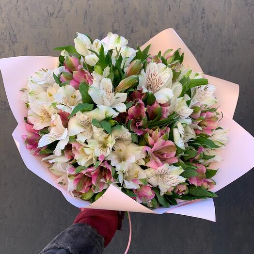 Ramo de 25 alstroemeria rosa y blanca en un elegante paquete