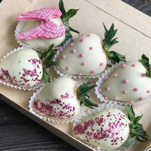 Set of chocolate-covered strawberries "Sweet day"