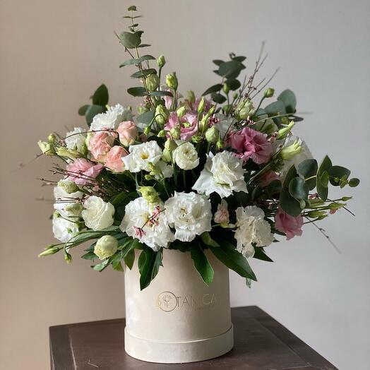 Arreglo floral exuberante en Caja de terciopelo