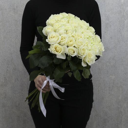 35 white Avalanche roses 60 cm