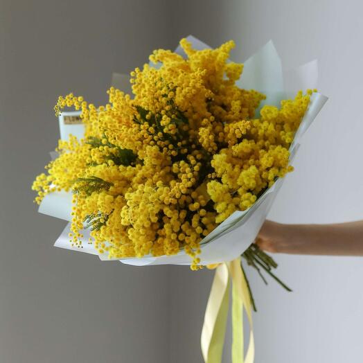 Букет на 8 марта из мимозы