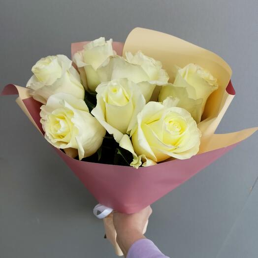 Ramo de 7 rosas blancas