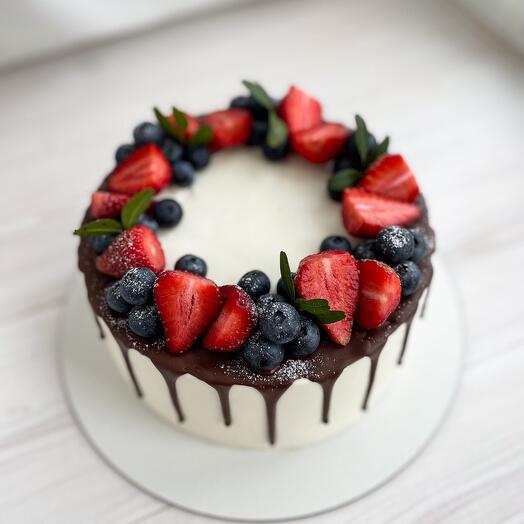 Торт 2 кг с ягодами