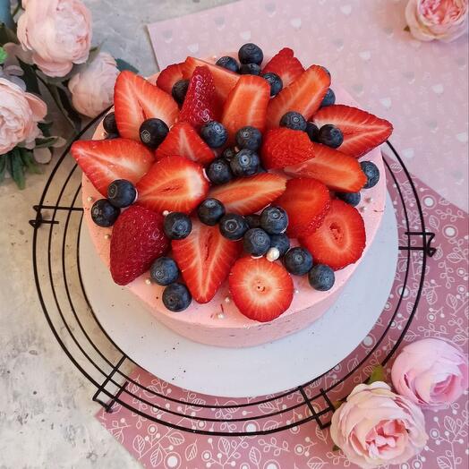 Chocolate cake with strawberries