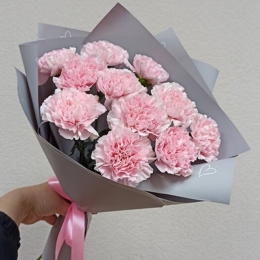 11 розовых гвоздик