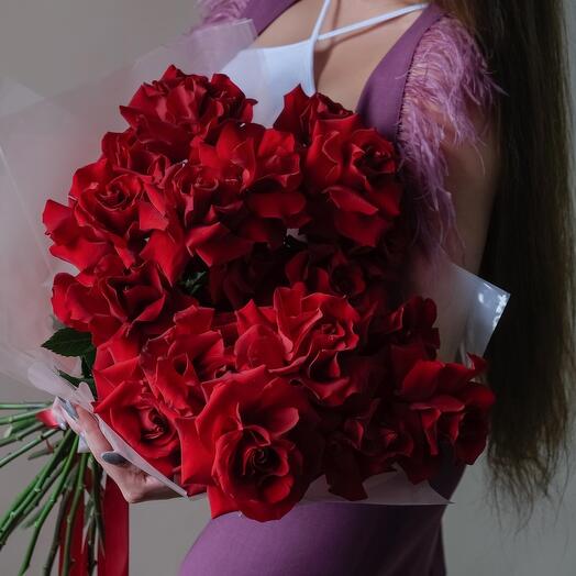 Моно букет из алых 25 роз