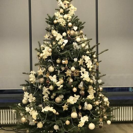 Елка искусственная с декором