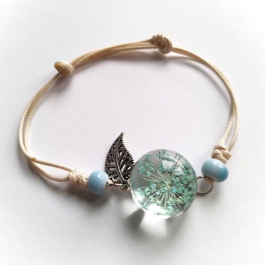 Transparent adjustable bracelet with blue flowers