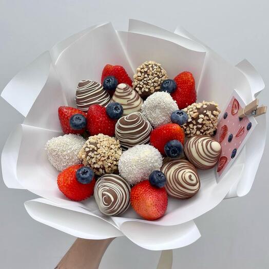 Букет клубника в шоколаде «Вкус лета» 19 шт
