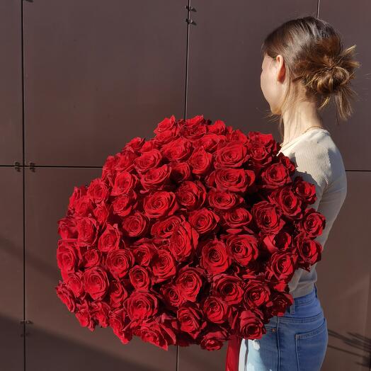 Букет из 75 алых роз