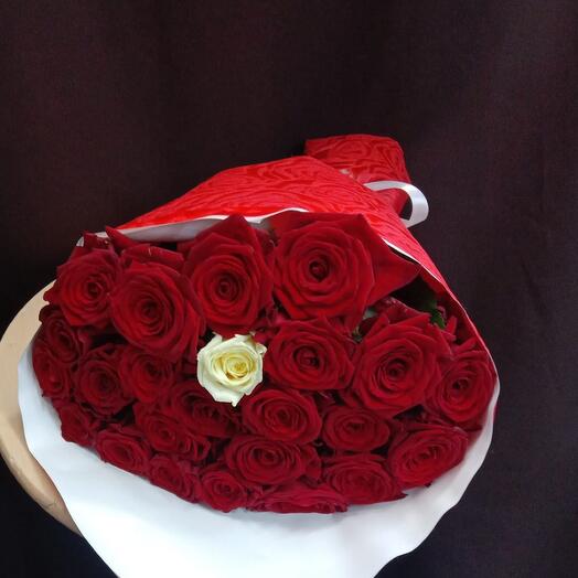 Bouquet of roses "Red Naomi 21pcs"
