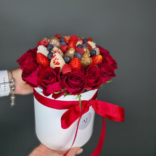 Клубника и розы 🌹