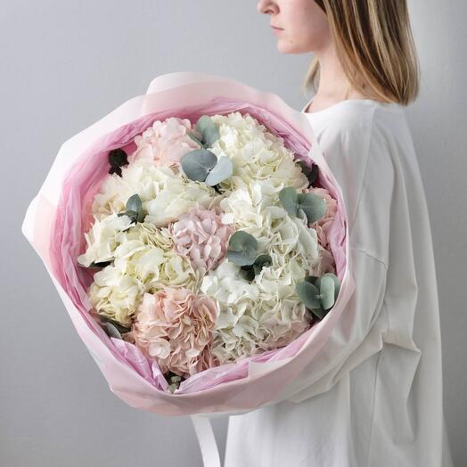 Гортензия микс с эвкалиптом 9 шт | Букет 305 Bottega dei Fiori