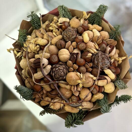 Ореховый букет с елью