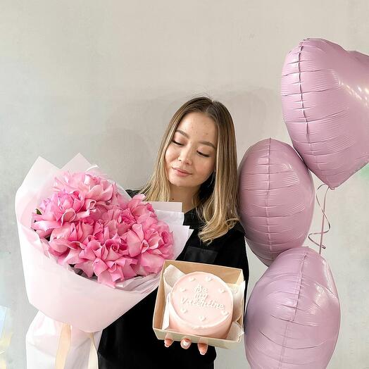 Сет "Сладкий рассвет" букет роз, бенто торт и шарики