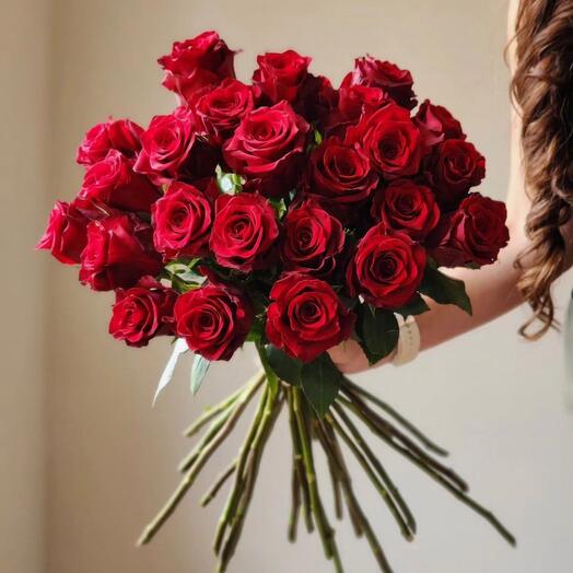 Букет из 23х красных роз