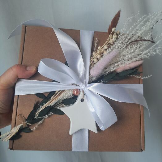 A bouquet of dried flowers for vases with flasks
