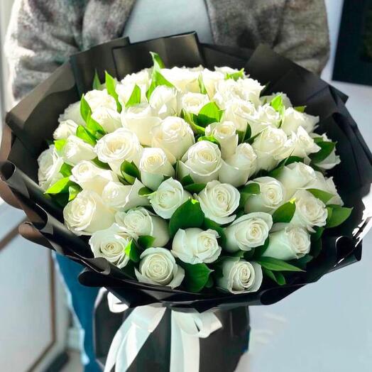 Букет белых роз 45 шт